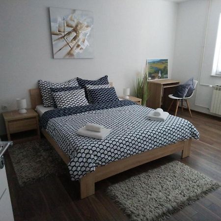 Apartman Danijela Otocac Bagian luar foto