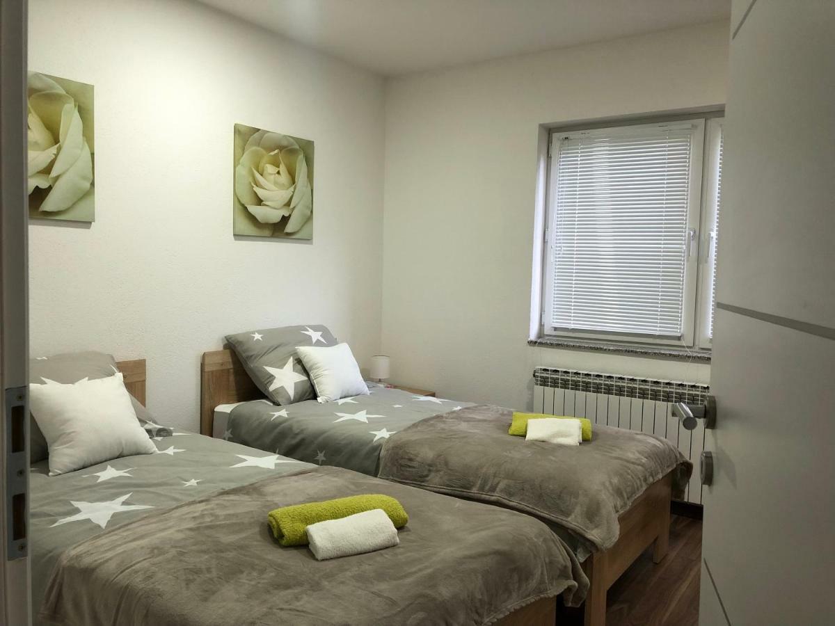 Apartman Danijela Otocac Bagian luar foto