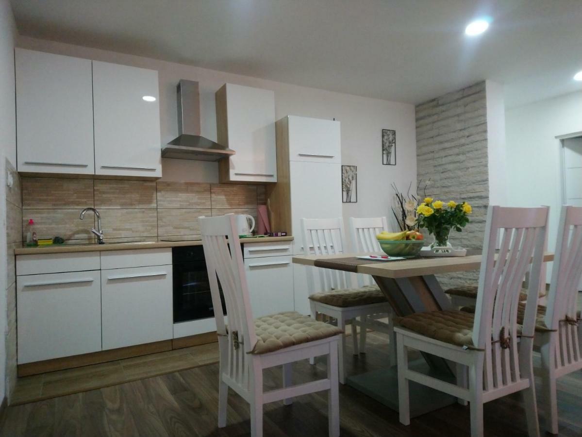 Apartman Danijela Otocac Bagian luar foto
